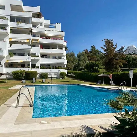 Lägenhet Guadalmina Beach Holidays Apartment, *